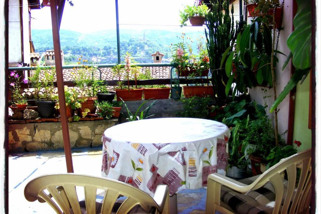 Authentic Guest Stay In The Heart Of Veliko Tarnovo Студио С Изглед Към Царевец Exteriör bild