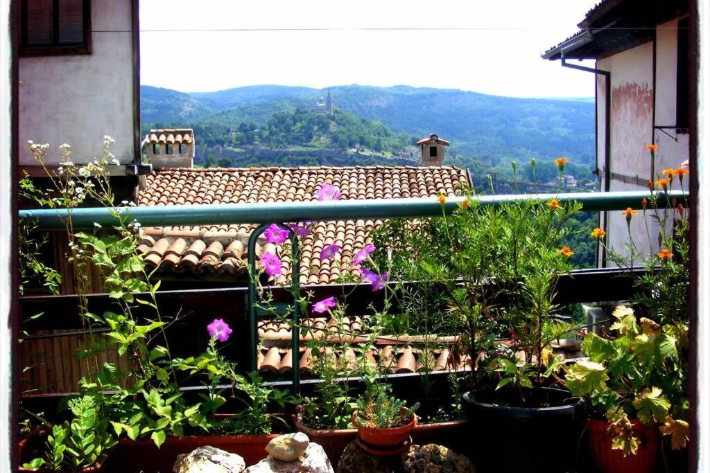 Authentic Guest Stay In The Heart Of Veliko Tarnovo Студио С Изглед Към Царевец Exteriör bild