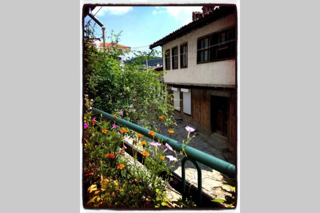 Authentic Guest Stay In The Heart Of Veliko Tarnovo Студио С Изглед Към Царевец Exteriör bild