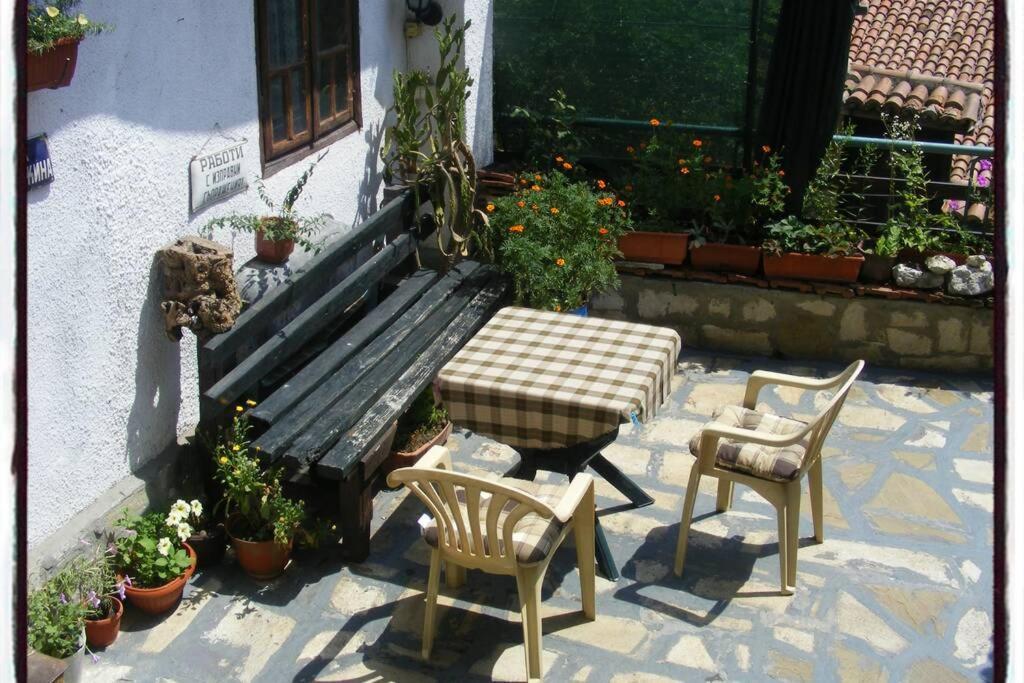 Authentic Guest Stay In The Heart Of Veliko Tarnovo Студио С Изглед Към Царевец Exteriör bild