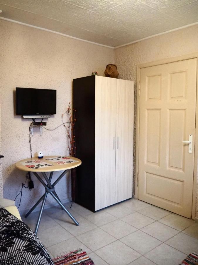 Authentic Guest Stay In The Heart Of Veliko Tarnovo Студио С Изглед Към Царевец Exteriör bild