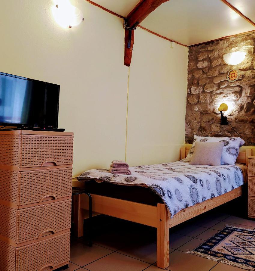 Authentic Guest Stay In The Heart Of Veliko Tarnovo Студио С Изглед Към Царевец Exteriör bild